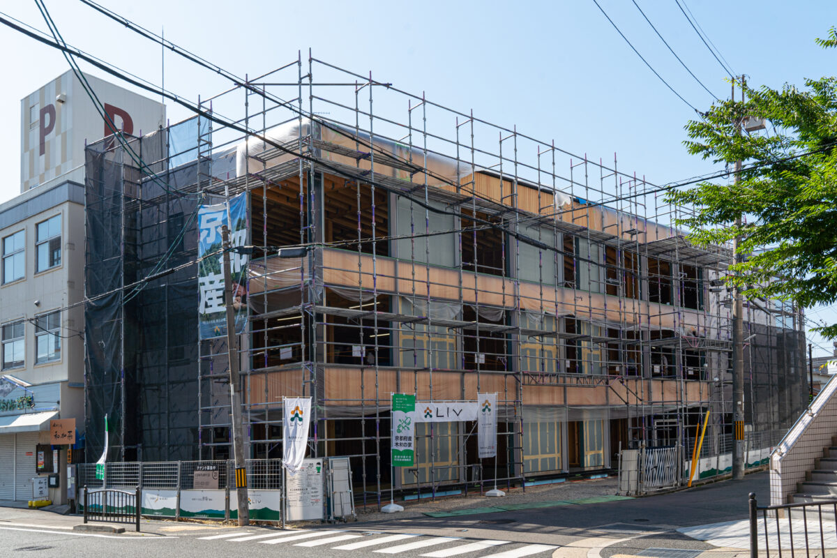 京都府内産木材を使った木造3階建てテナントビル 構造見学会